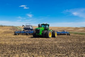 tractor applying fertilizer